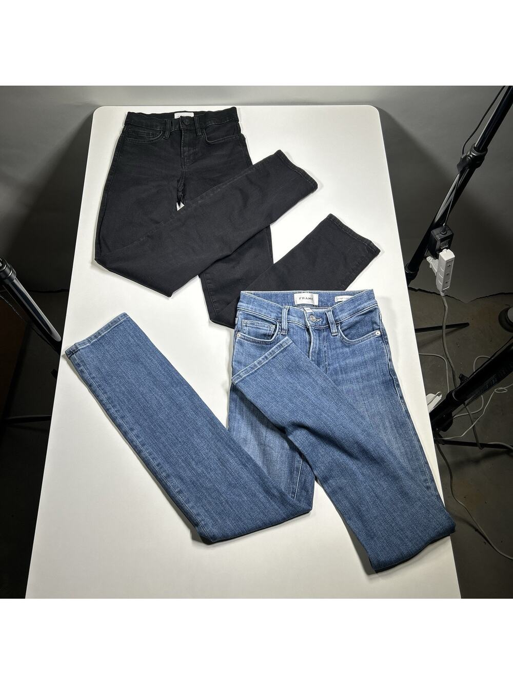 FRAME Le High Straight Long Jeans Women’s 23x30 Blue and Black High Rise 2 Pairs